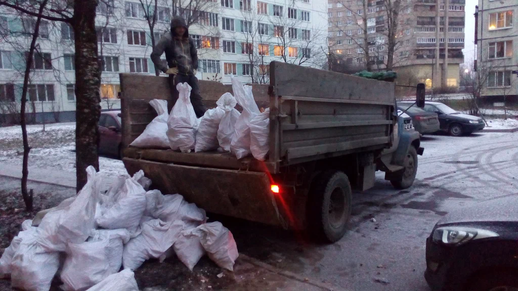 Вывоз мусора в мешках в Красноярске в октябре