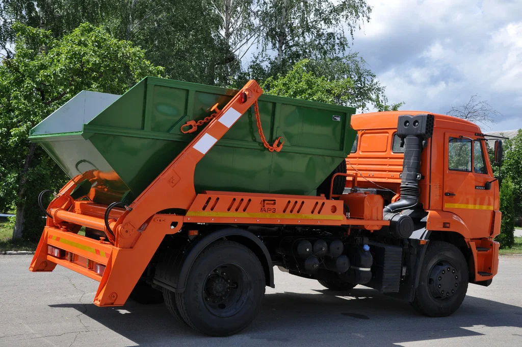 Заказ бункеровоза для вывоза мусора и отходов в Красноярске в октябре