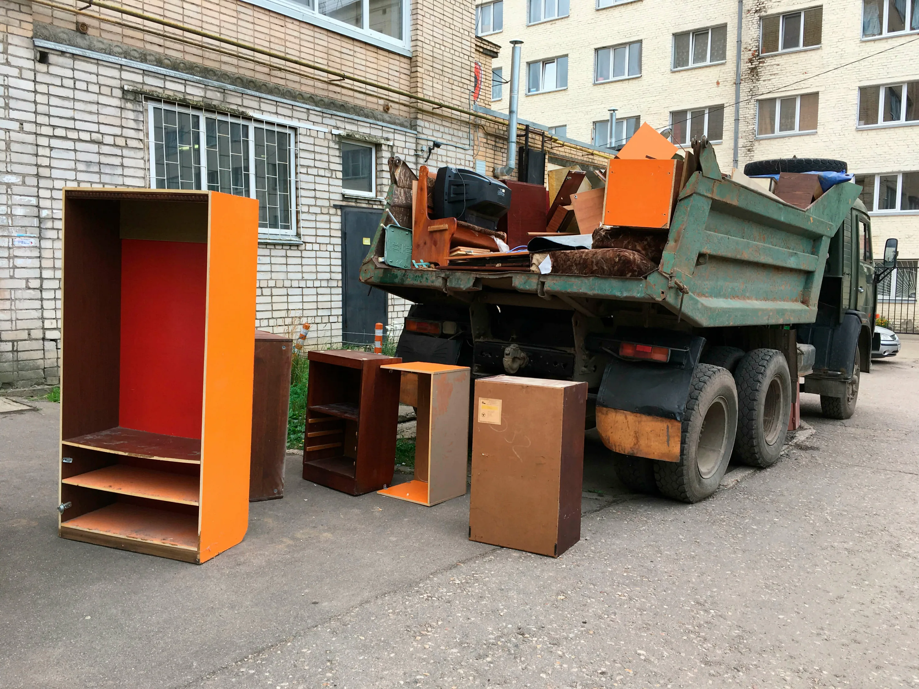 Утилизация старой мебели с вывозом и разбором в Красноярске в октябре