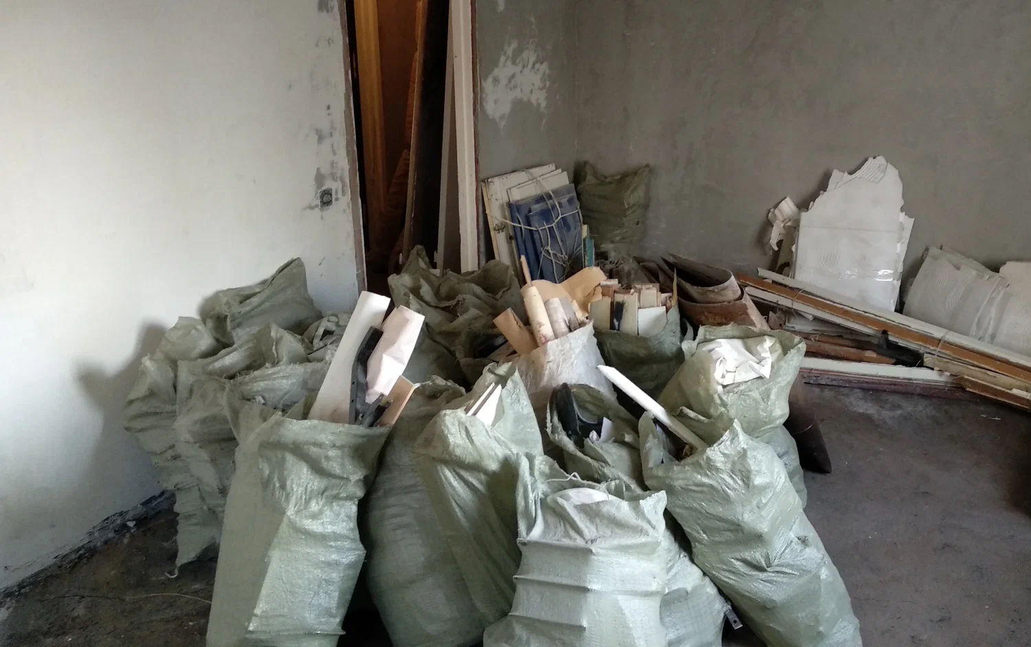 Уборка строительного мусора с вывозом и утилизацией в Красноярске в октябре