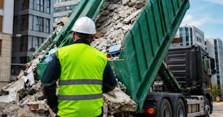 Вывоз строительного мусора в Красноярске: услуги лицензированной компании — ПроМусор